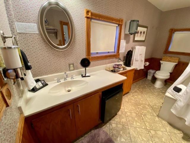 Rock Cottage Gardens B&B ユリーカ・スプリングス エクステリア 写真