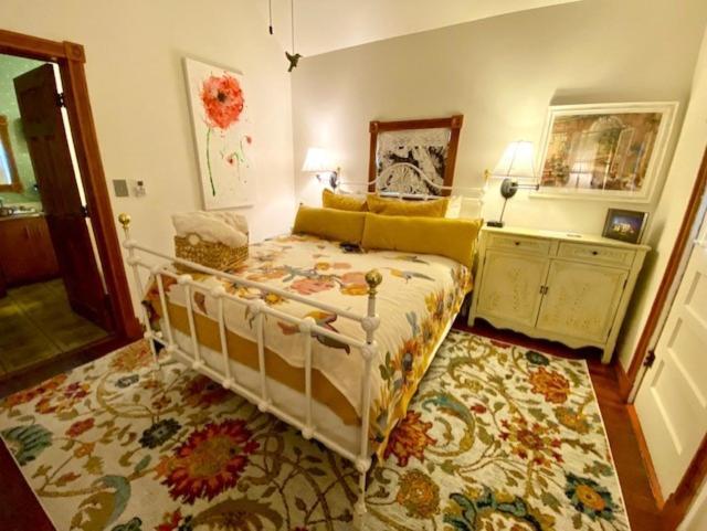 Rock Cottage Gardens B&B ユリーカ・スプリングス エクステリア 写真