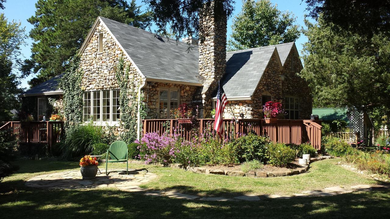 Rock Cottage Gardens B&B ユリーカ・スプリングス エクステリア 写真
